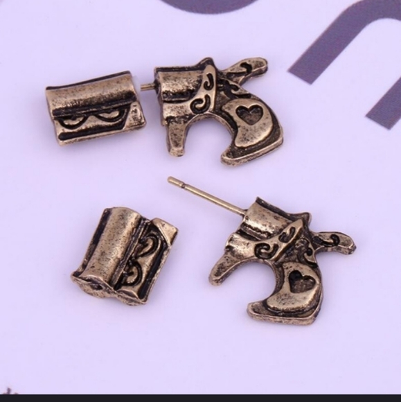 3XHP LAST 1 NWT Gold Punk Goth Gun Pistol Earrings - Picture 2 of 6